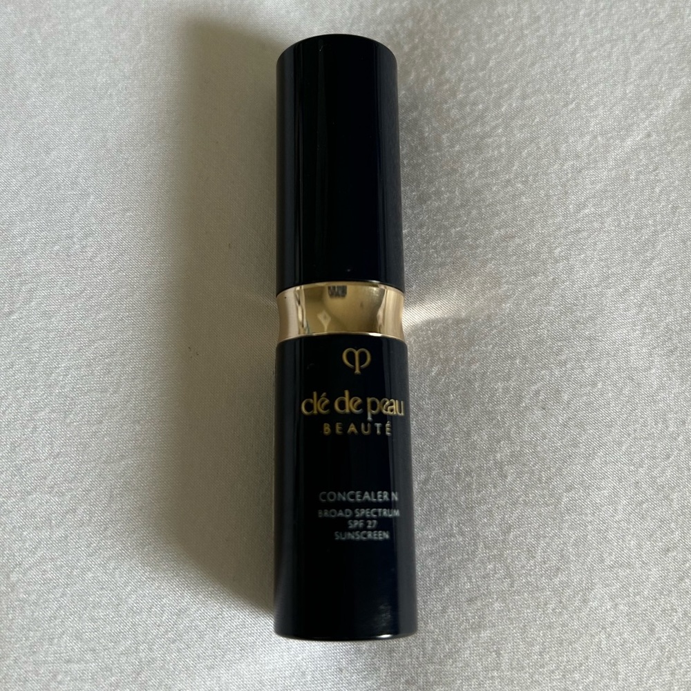 Cle de Peau Concealer shade 3 beige